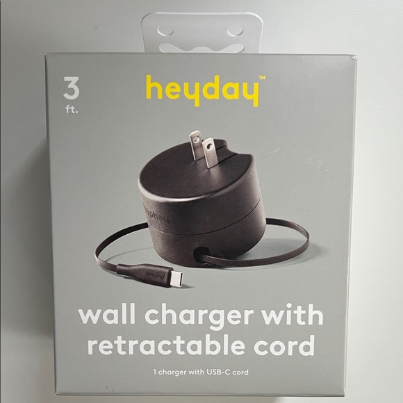 Heyday Retractable Wall Charger - Picture 1 of 3